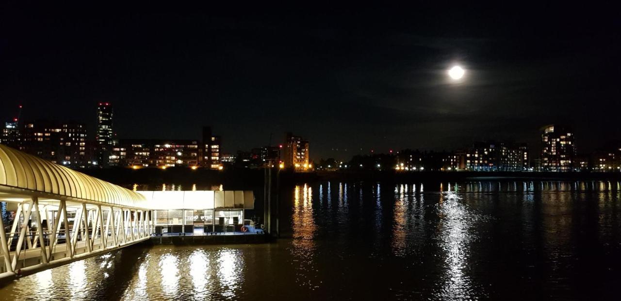 Stunning Massive Bedroom +Direct Thames River View Лондон Экстерьер фото