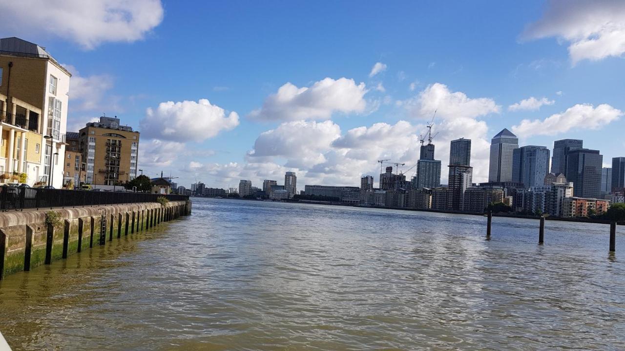 Stunning Massive Bedroom +Direct Thames River View Лондон Экстерьер фото