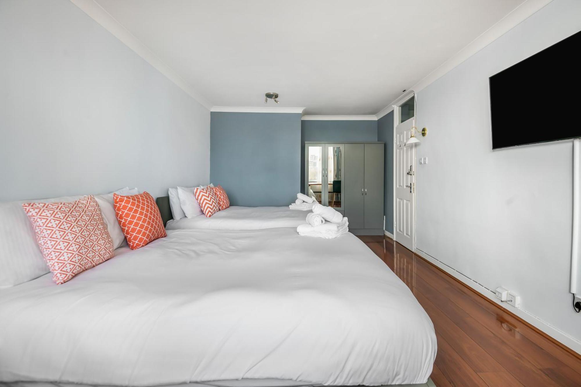 Stunning Massive Bedroom +Direct Thames River View Лондон Экстерьер фото
