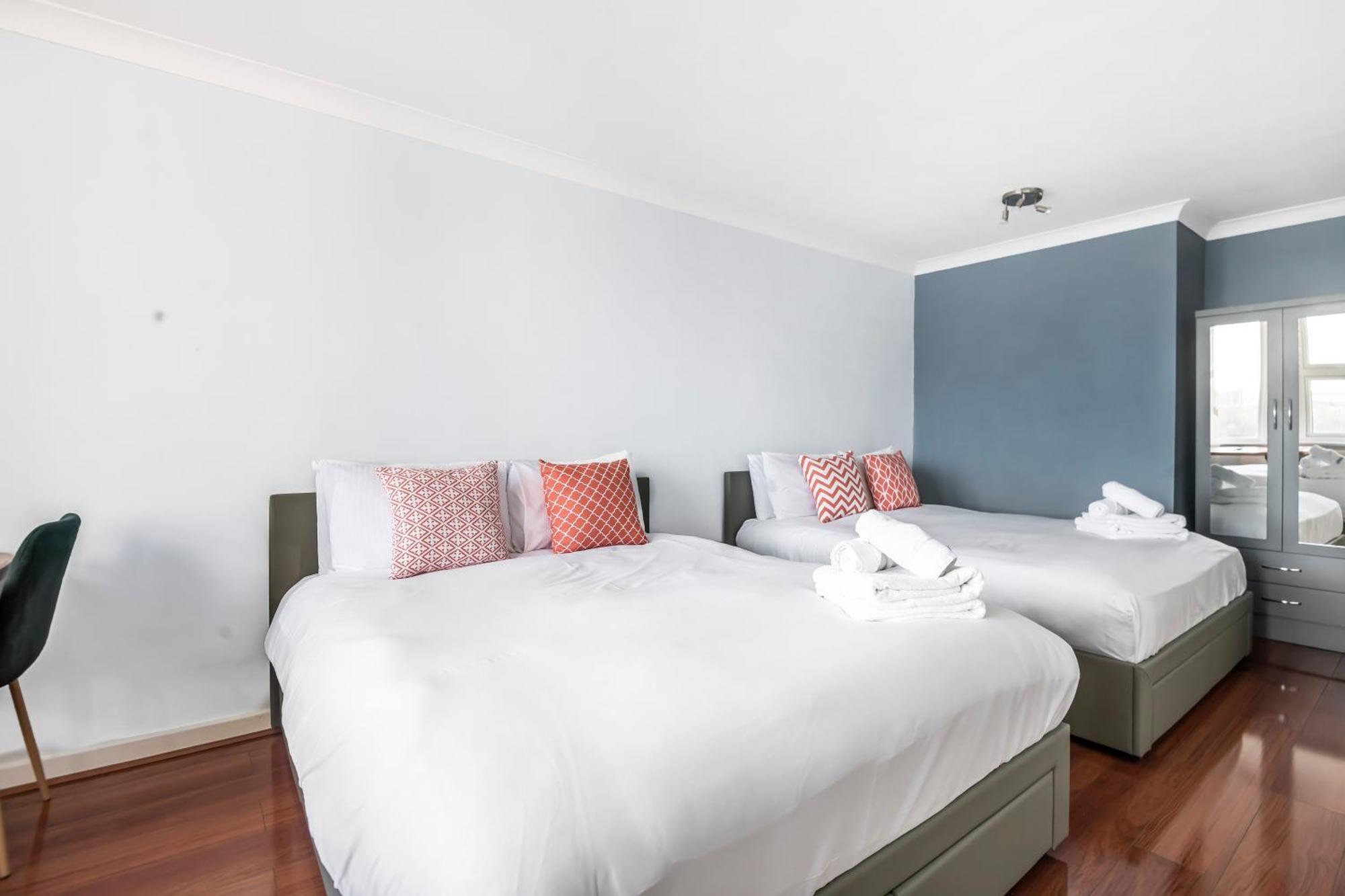 Stunning Massive Bedroom +Direct Thames River View Лондон Экстерьер фото
